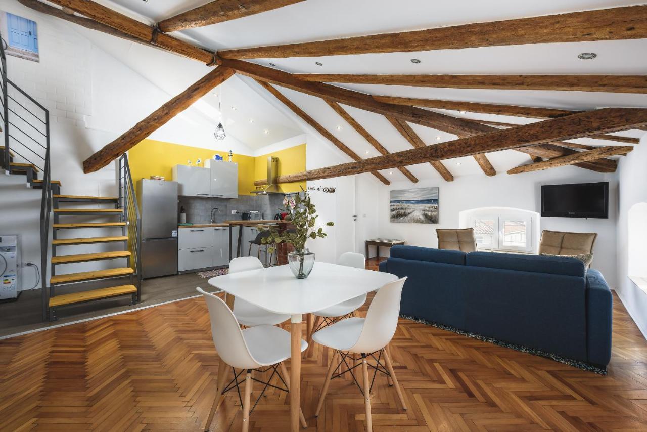 Urban Loft Old Town Apartment *